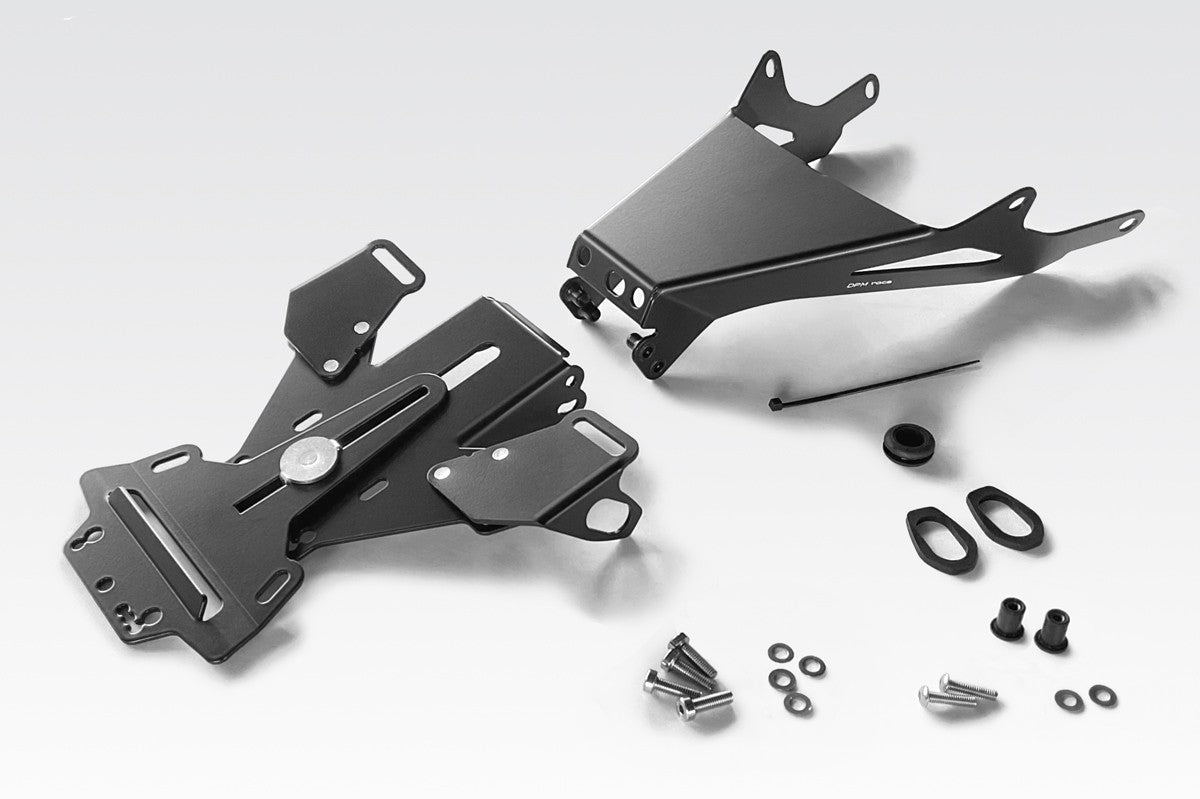 R-01018X Hornet 1000 2025 - Kit Targa Internazionale - Portatarga Regolabile - Minuteria Inclusa - Accessori De Pretto Moto (DPM Race) - 100% Made in Italy