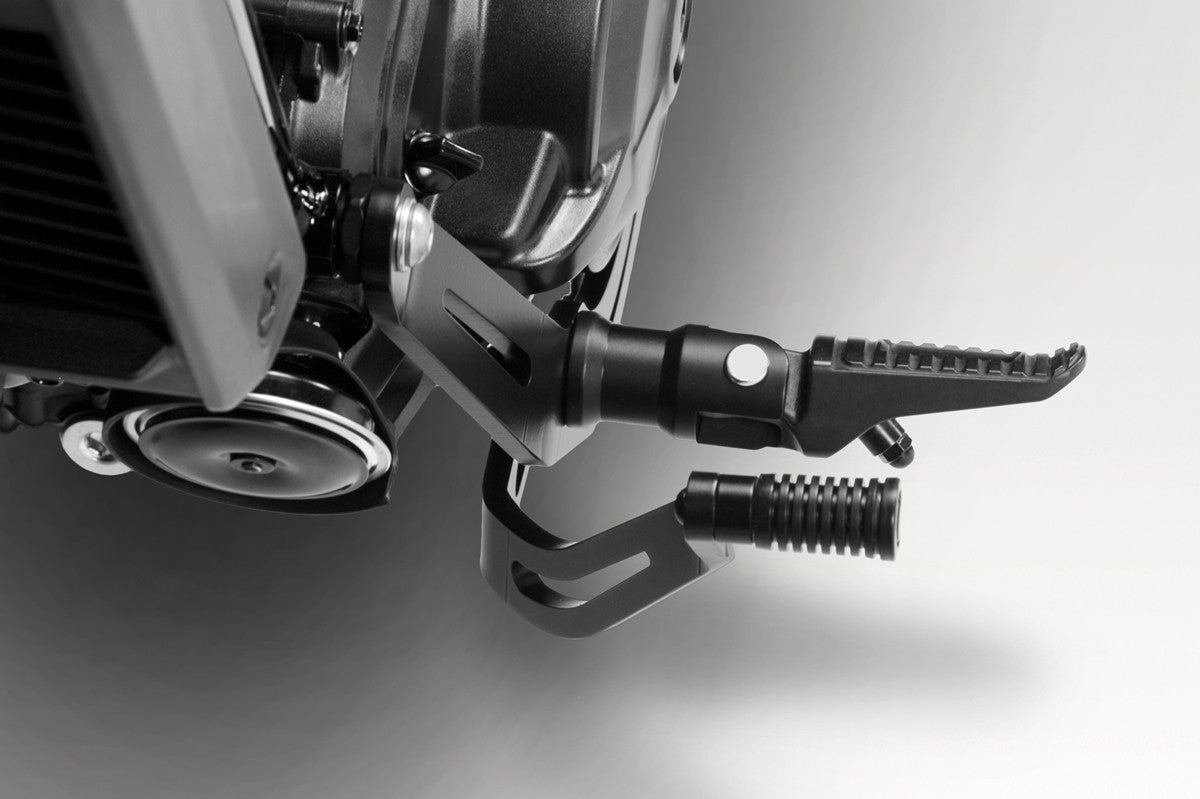 S-0940 CMX1100 Rebel 2025 Manual Transmission - Original Controls Relocation Kit - Pedal Footrests - Screws Included - De Pretto Moto Accessories (DPM Race) - 100% Made in Italy